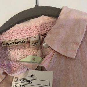 HOLDING HORSES Tops - Beautiful, soft pink button-down tunic HOLDING HORSES Tops - Beautiful, soft pink button-down tunic